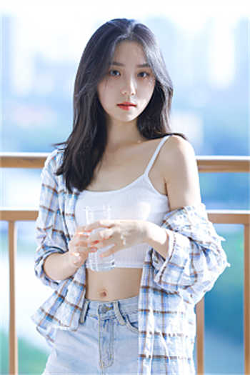 55岁大妈与3名小伙