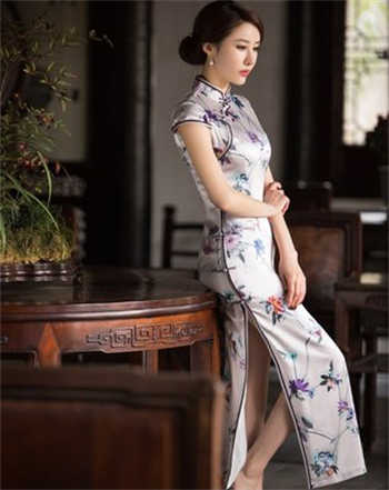 美女透明内衣秀露出毛