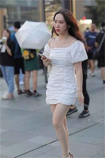 抖音有个车模叫李什么心
