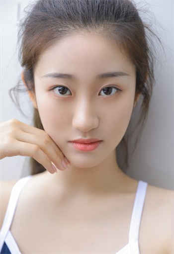 美女床头热吻戏视频