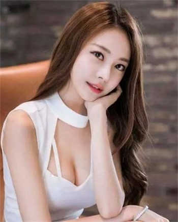 翁与小莹坟前放纵