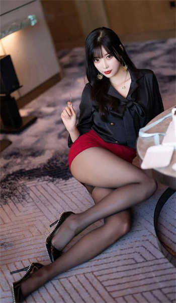 朴恩率露黑动图