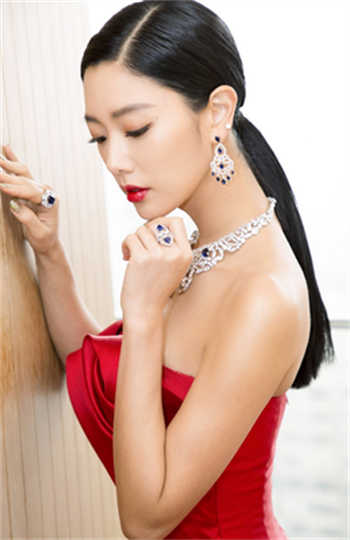在园丁工作的妻子3