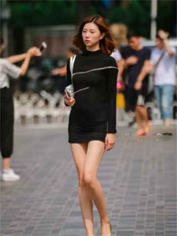 冯莫提和冯提莫是一个人吗
