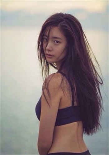 妈妈参加聚会回来很晚