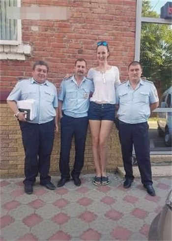 漂亮部长的媳妇蘑菇