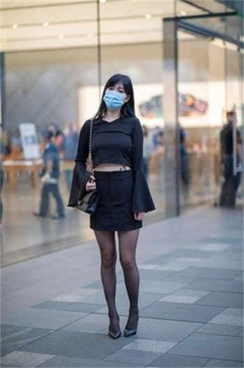 草莓t深夜放毒释放自己