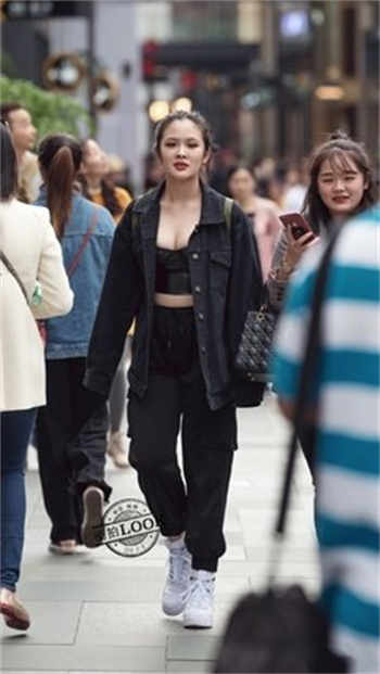 怪兽亲奥特曼之母照片