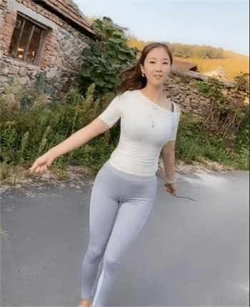 穿越兽界被蛇不停做